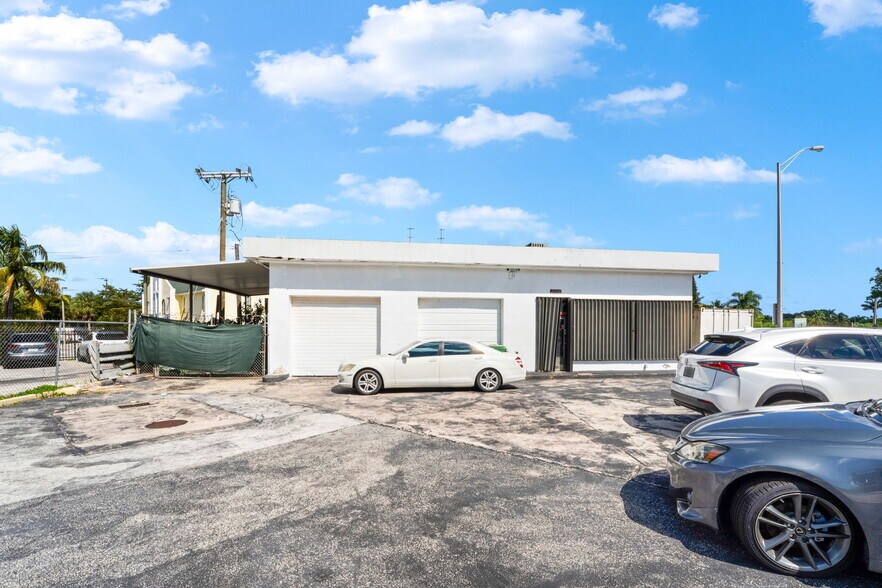 11815 NE 2nd Ave, Miami, FL à vendre - Photo du bâtiment - Image 1 de 18