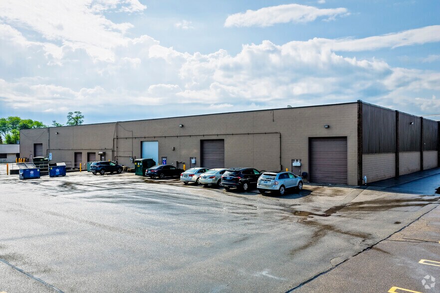 28188 Schoolcraft Rd, Livonia, MI for lease - Building Photo - Image 2 of 5