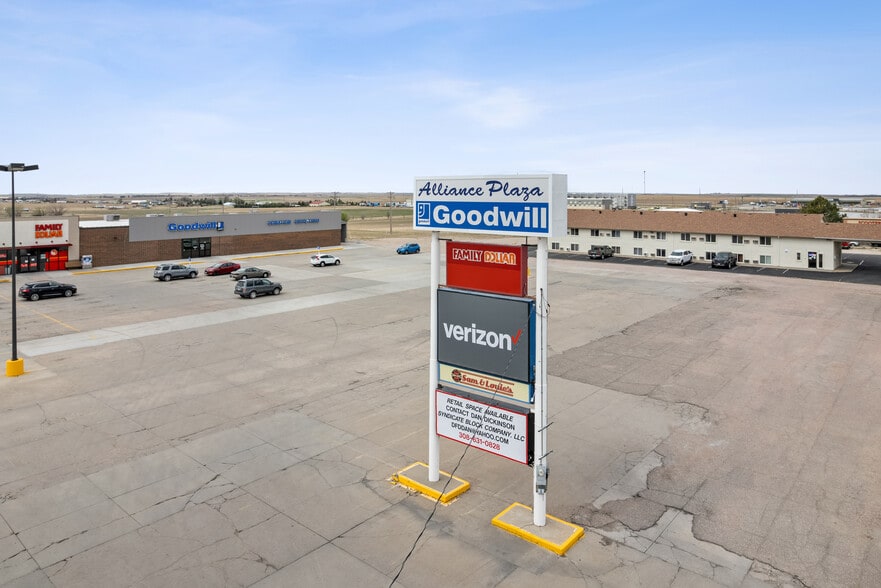 1300-1322 W 3rd St, Alliance, NE for lease - Building Photo - Image 3 of 6