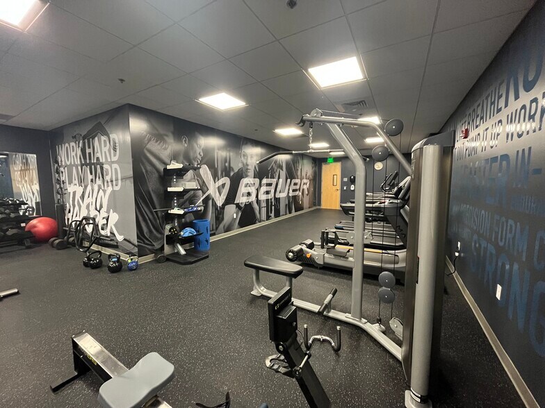 100 Domain Dr, Exeter, NH à louer - Photo du bâtiment - Image 3 de 13
