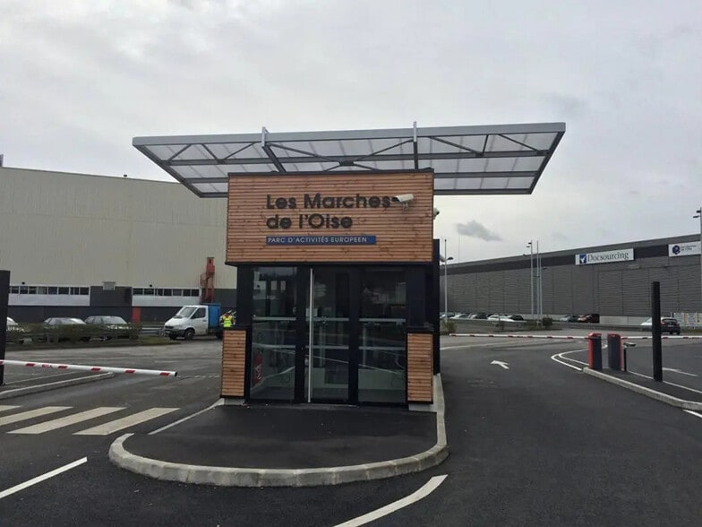 Flex in Creil for lease - Building Photo - Image 3 of 6