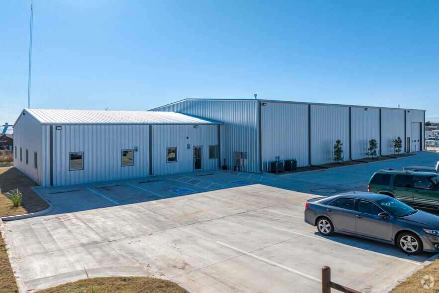 320 NE 39th Ter, Oklahoma City, OK for lease - Building Photo - Image 2 of 13