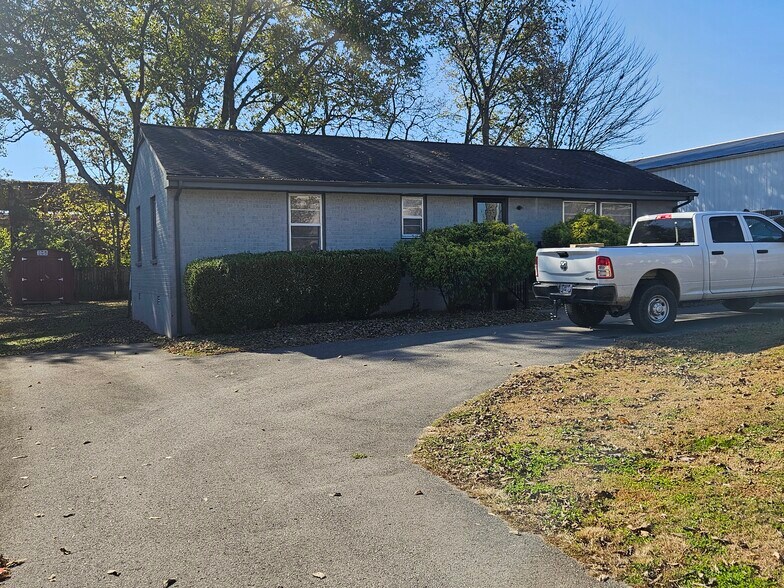 110 Confederate Dr, Franklin, TN à louer - Photo du bâtiment - Image 2 de 12