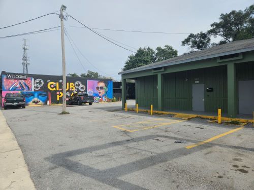 Two Commercial Assets portfolio of 3 properties for sale on LoopNet.ca - Building Photo - Image 3 of 13