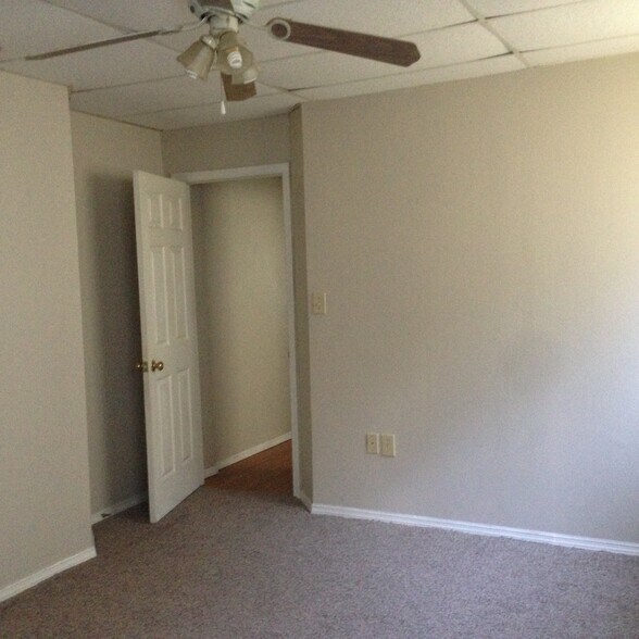 6106 12th St, Zephyrhills, FL à vendre - Photo intérieure - Image 2 de 14