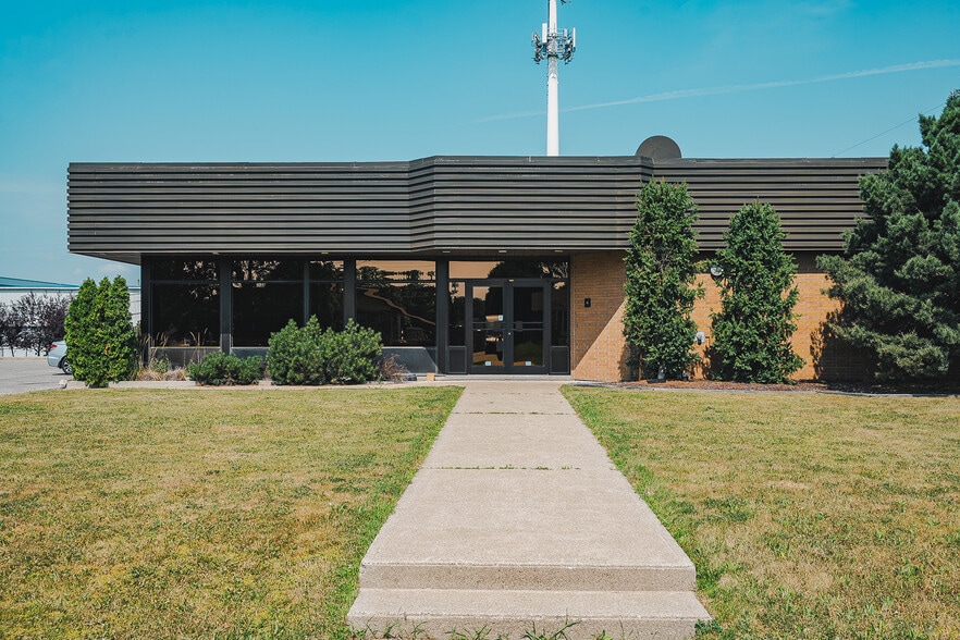 110 Av Provencher, Boisbriand, QC for sale - Building Photo - Image 2 of 12