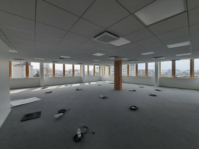 Office in Rouen for lease - Building Photo - Image 2 of 9
