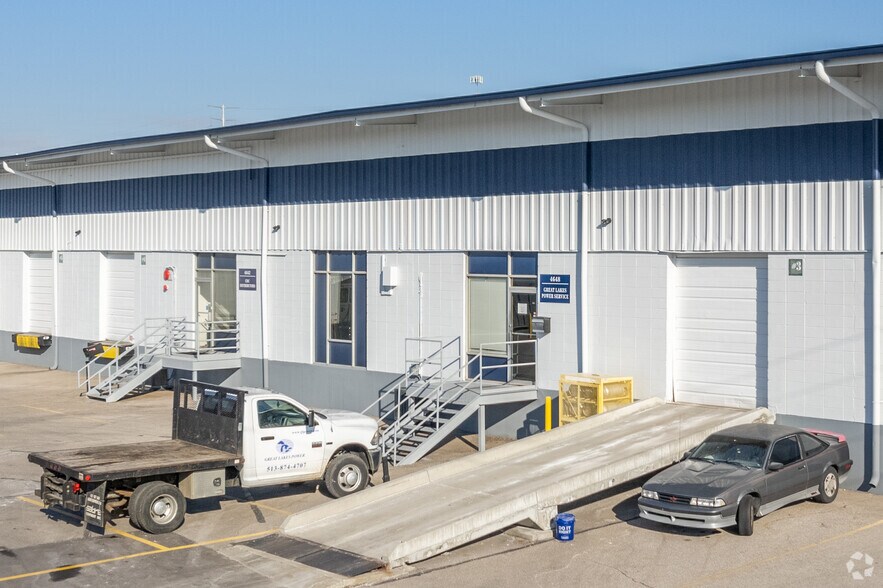 4790-4860 Interstate Dr, Cincinnati, OH à louer - Photo du bâtiment - Image 3 de 6