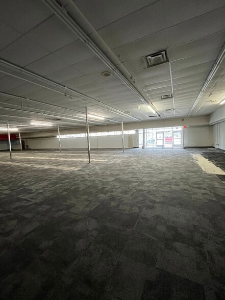 9220 W Greenfield Ave, Milwaukee, WI for sale - Building Photo - Image 2 of 7