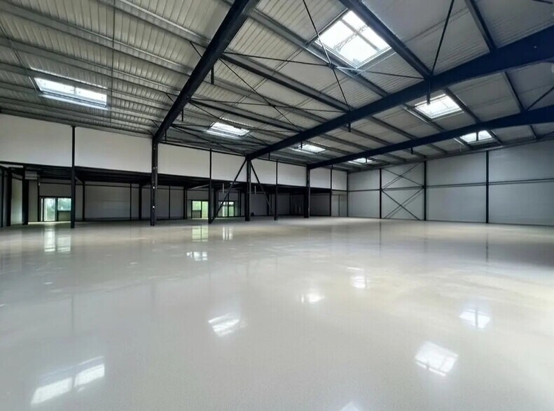 2 Avenue Du Noyer À La Malice, Louvres for sale - Building Photo - Image 1 of 12