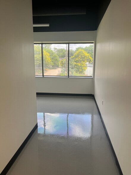 522 Cliff Cir, Nashville, TN à vendre - Photo du bâtiment - Image 2 de 10