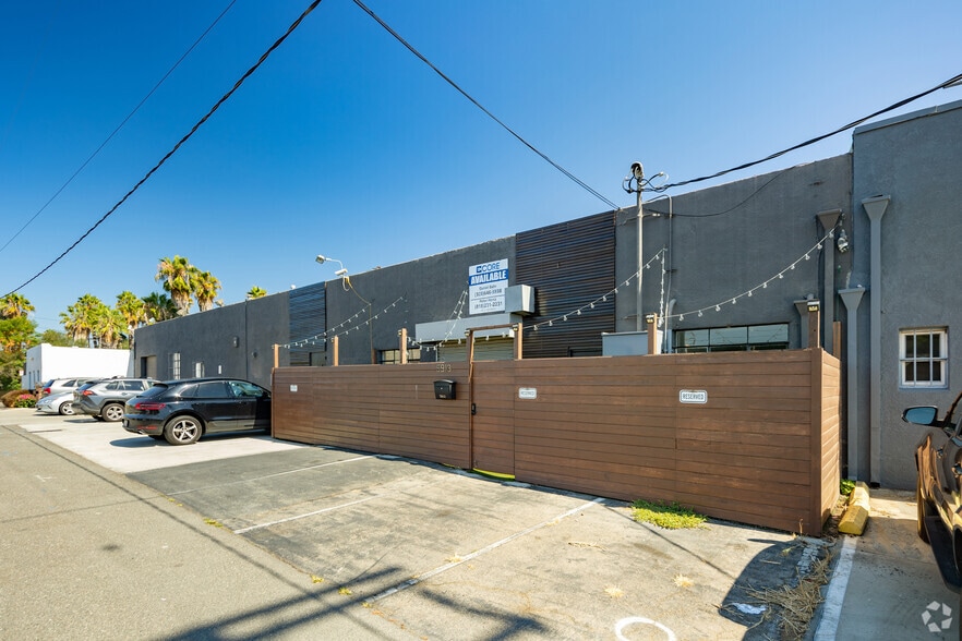 5913-5915 Blackwelder St, Culver City, CA à louer - Photo du bâtiment - Image 3 de 9