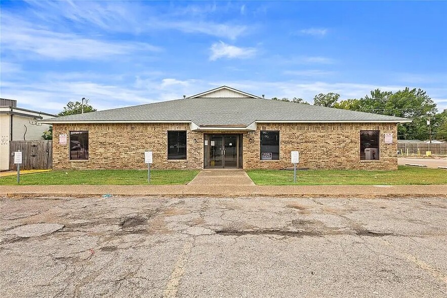 4915 Gus Thomasson Rd, Mesquite, TX à vendre - Photo du bâtiment - Image 1 de 12