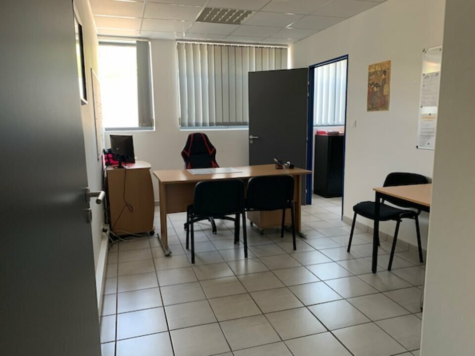 Office in Avignon for lease Interior Photo- Image 1 of 11
