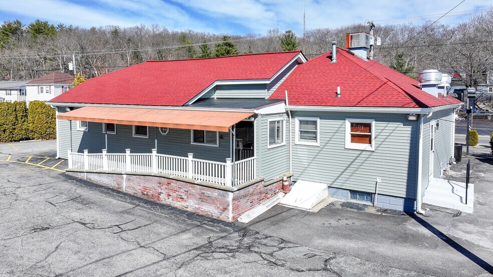 294 Waterman Ave, Smithfield, RI à vendre - Photo du bâtiment - Image 2 de 6