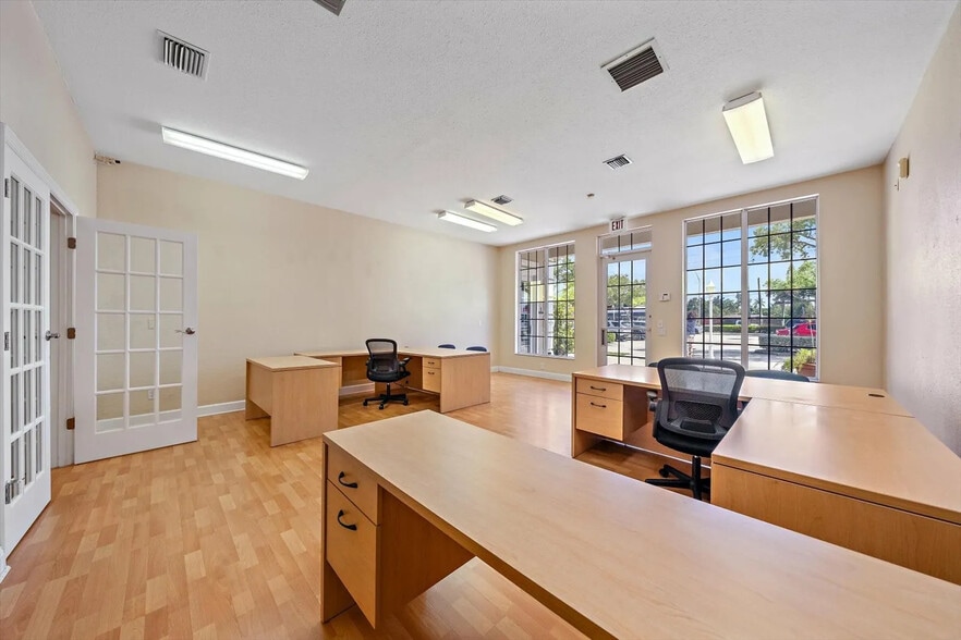 3900 Clark Rd, Sarasota, FL à vendre - Photo intérieure - Image 3 de 9