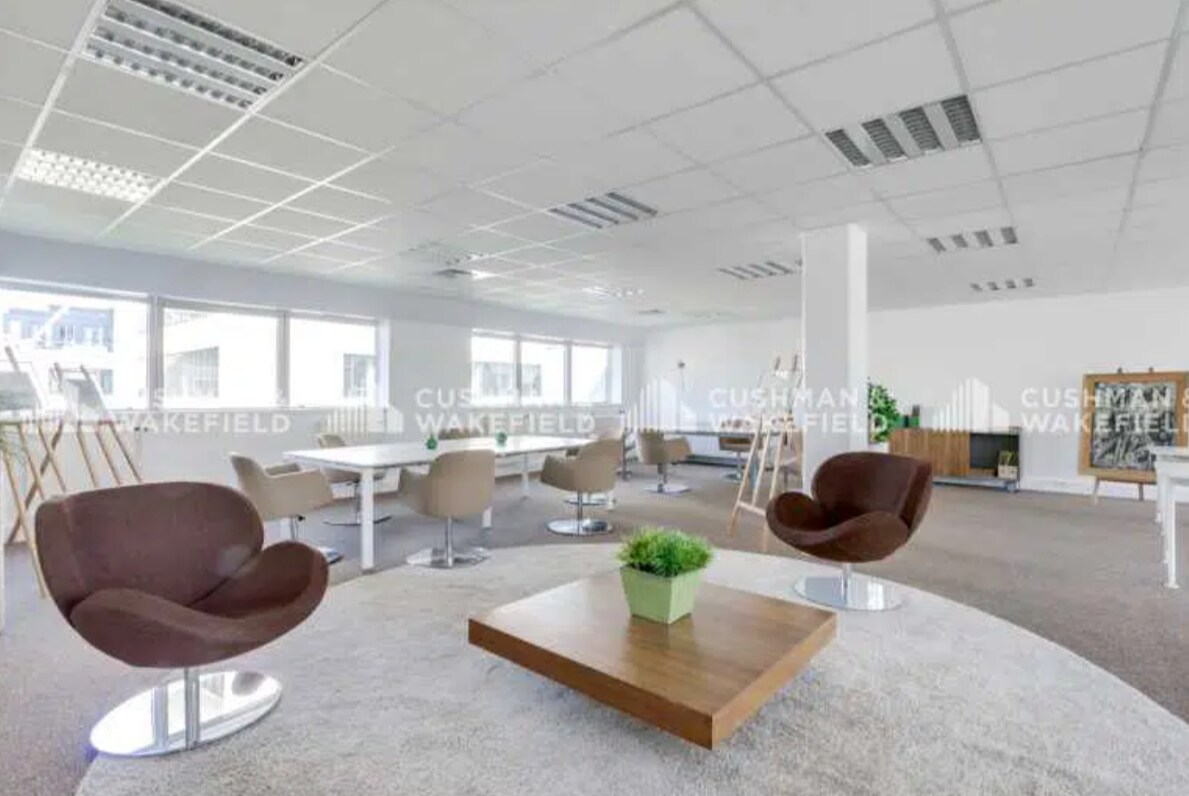 2-12 Rue du Chemin des Femmes, Massy for lease Interior Photo- Image 1 of 9