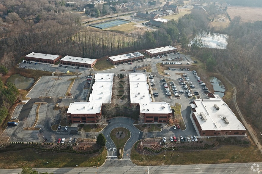 3820 N Elm St, Greensboro, NC à louer - Aérien - Image 2 de 14