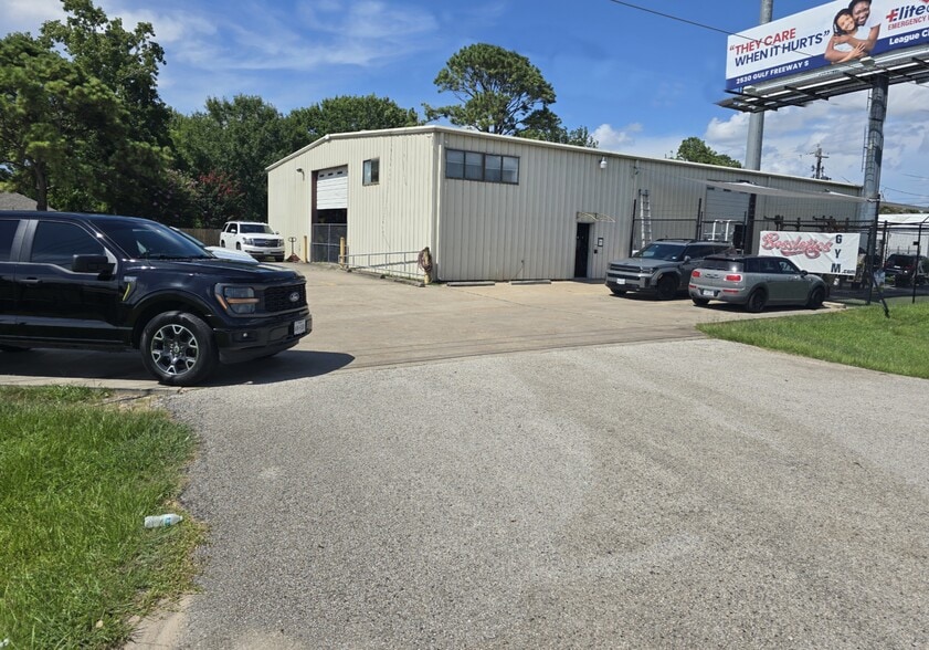 7915 FM 517 Rd W, Dickinson, TX for sale - Building Photo - Image 2 of 5