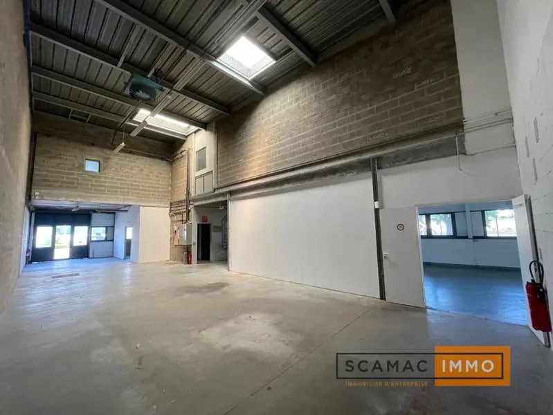 Industrial in Fresnes for lease Building Photo- Image 1 of 11