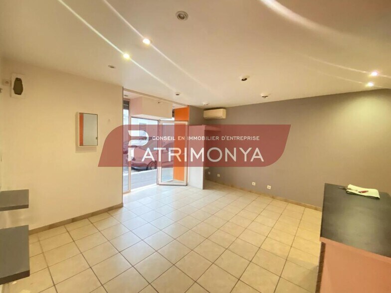 Retail in Marseille 5eme for lease - Interior Photo - Image 2 of 4