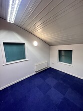 English Clos, Hove for lease Interior Photo- Image 2 of 4