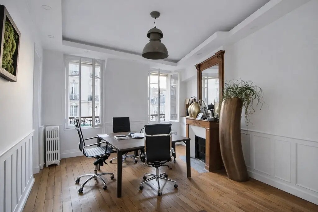 Office in Paris for lease Interior Photo- Image 1 of 8