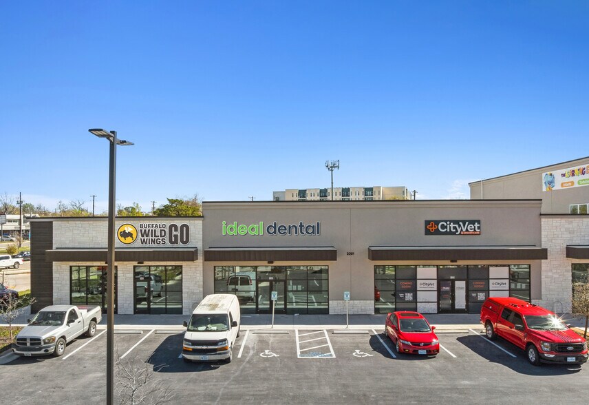 2201 Airport Blvd, Austin, TX à vendre - Photo du bâtiment - Image 3 de 3
