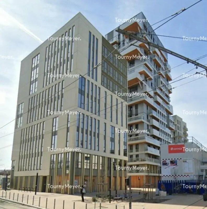 Retail in Bordeaux for lease Building Photo- Image 1 of 11