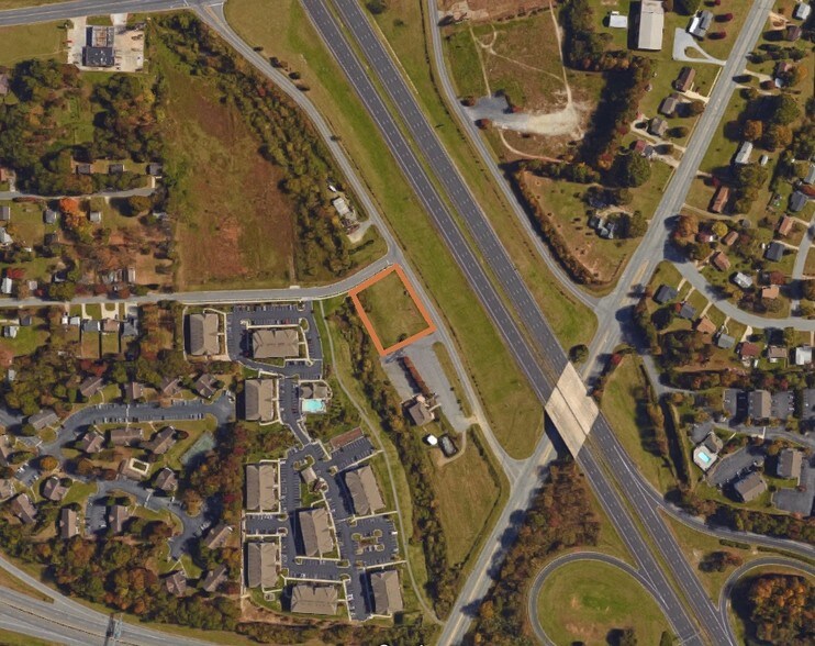 1348 Tolar Dr, Greensboro, NC for sale - Building Photo - Image 2 of 17