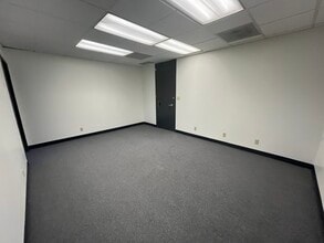 15300 Ventura Blvd, Sherman Oaks, CA for lease Interior Photo- Image 2 of 4