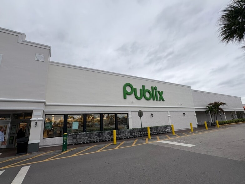 2020-2052 6th Ave, Vero Beach, FL for lease - Primary Photo - Image 1 of 6