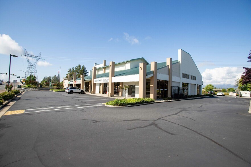 1374-1380 Hilltop Dr, Redding, CA for lease - Primary Photo - Image 1 of 16