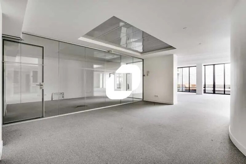 Office in Courbevoie for sale - Building Photo - Image 2 of 6