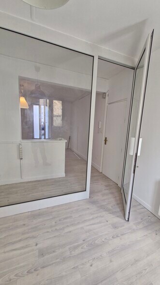 Bureau dans Saint-Denis à louer - Photo du bâtiment - Image 2 de 4