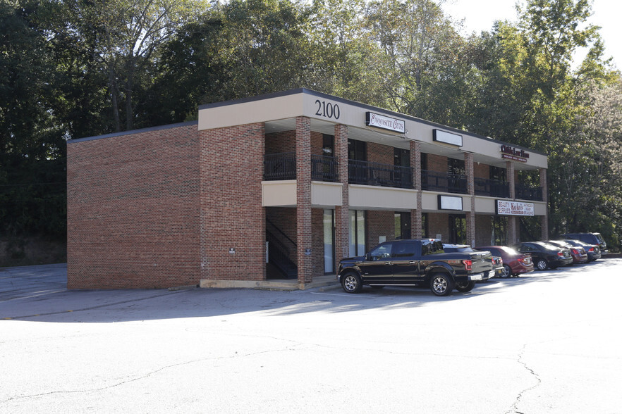 2100 Poinsett Hwy, Greenville, SC for lease - Primary Photo - Image 1 of 23