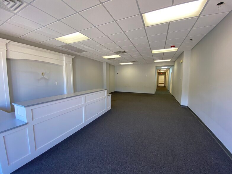 2861 N College Ave, Fayetteville, AR à louer - Photo du bâtiment - Image 2 de 5