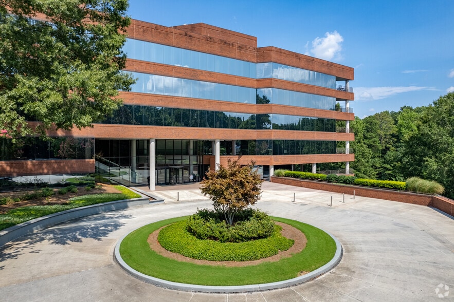 3091 Governors Lake Dr, Peachtree Corners, GA for lease - Building Photo - Image 2 of 19