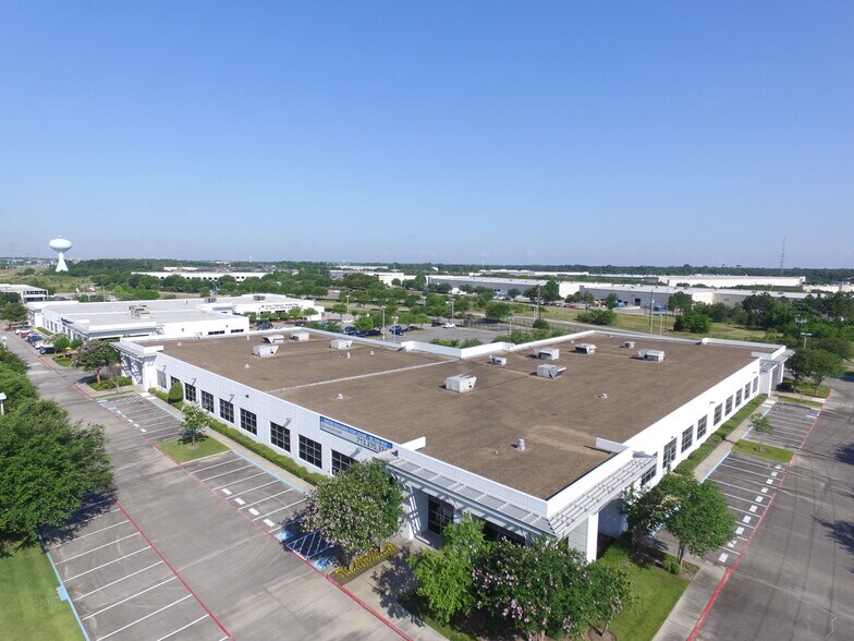 600 N Sam Houston Pky, Houston, TX à louer - Photo du bâtiment - Image 3 de 3