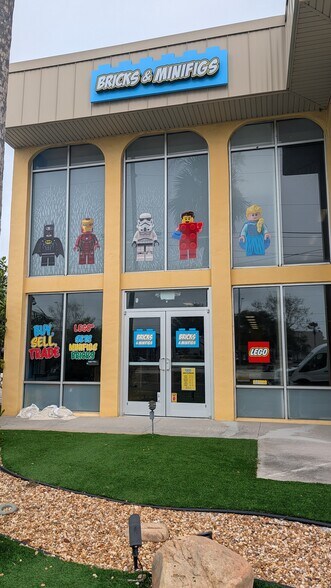 2775 Tyrone Blvd N, Saint Petersburg, FL à louer - Photo du bâtiment - Image 2 de 12