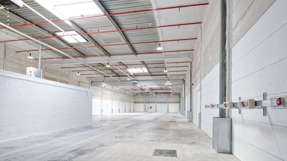 Flex in Rosny-sous-Bois for lease - Interior Photo - Image 3 of 6