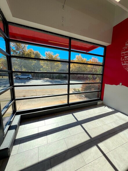 120 W St John St, Spartanburg, SC for lease - Building Photo - Image 2 of 9