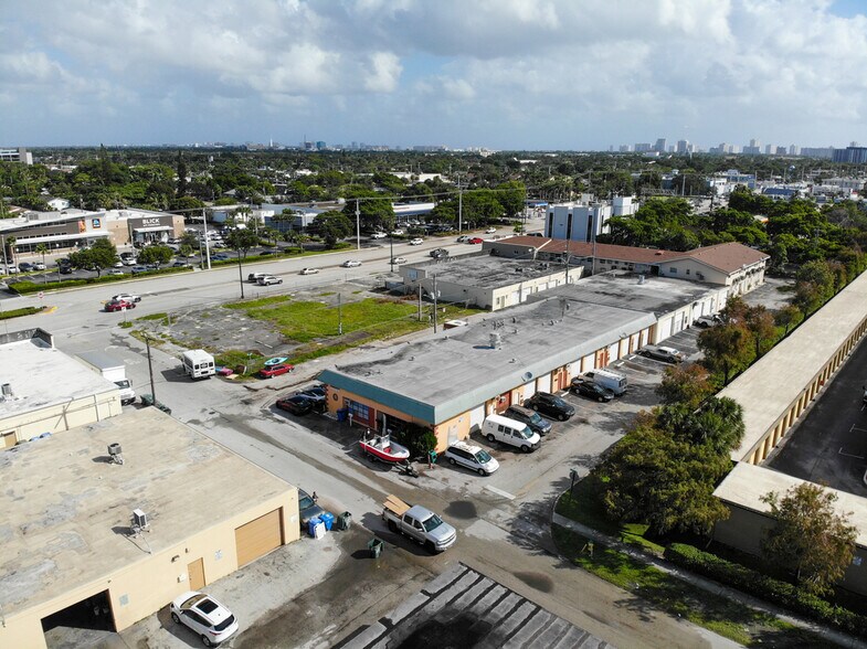 901-919 NE 30th Ct, Oakland Park, Oakland Park, FL à louer - Aérien - Image 2 de 14