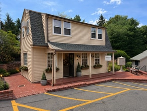 1-3 Brick Walk Ln, Farmington, CT à louer Photo intérieure- Image 1 de 10