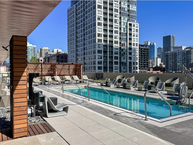 808 N Cleveland Ave, Chicago, IL for lease - Building Photo - Image 2 of 4