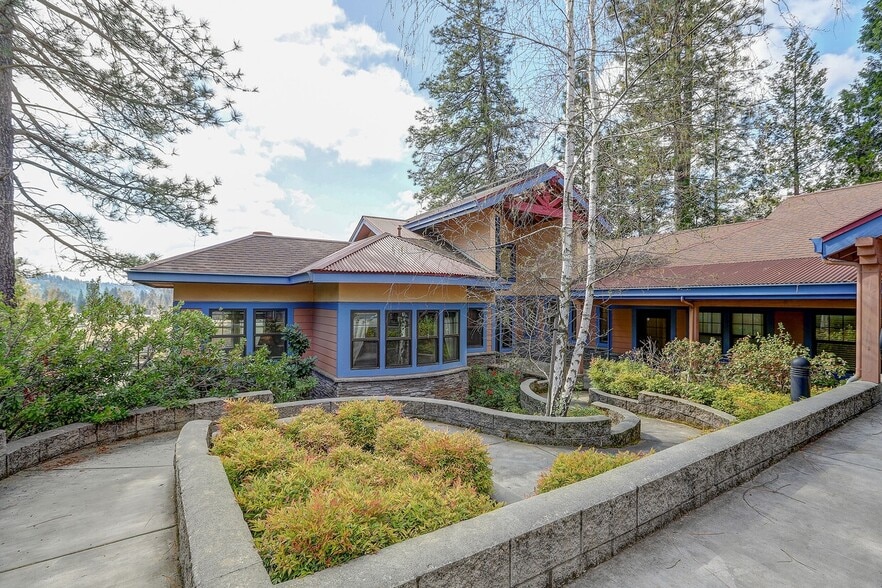 1740 E Main St, Grass Valley, CA for lease - Primary Photo - Image 1 of 26