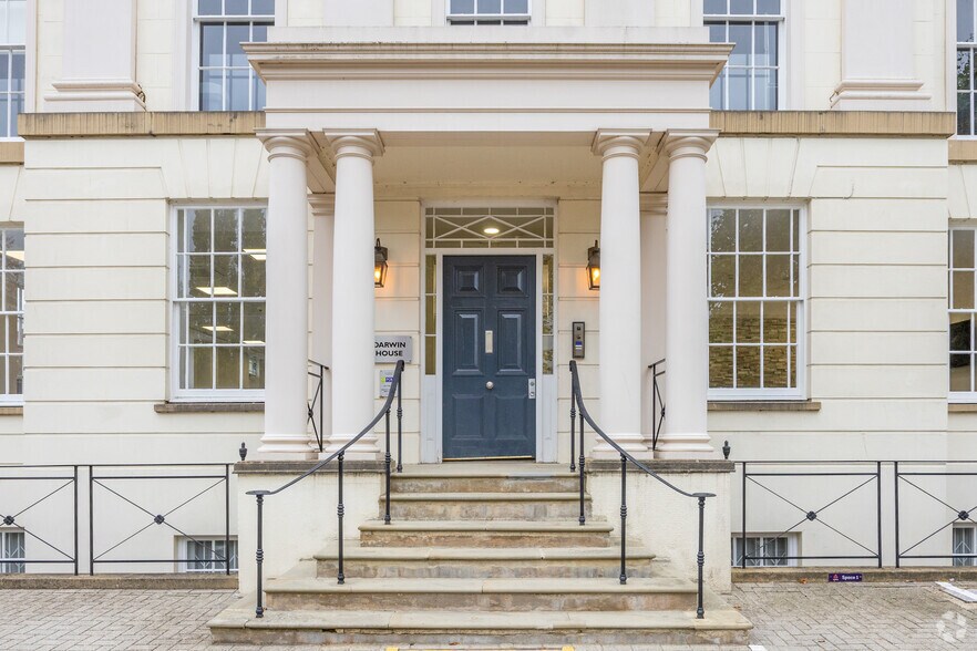 Rodney Rd, Cheltenham à louer - Photo du bâtiment - Image 2 de 3