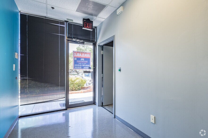 5802 Breckenridge Pky, Tampa, FL à louer - Photo intérieure - Image 3 de 24