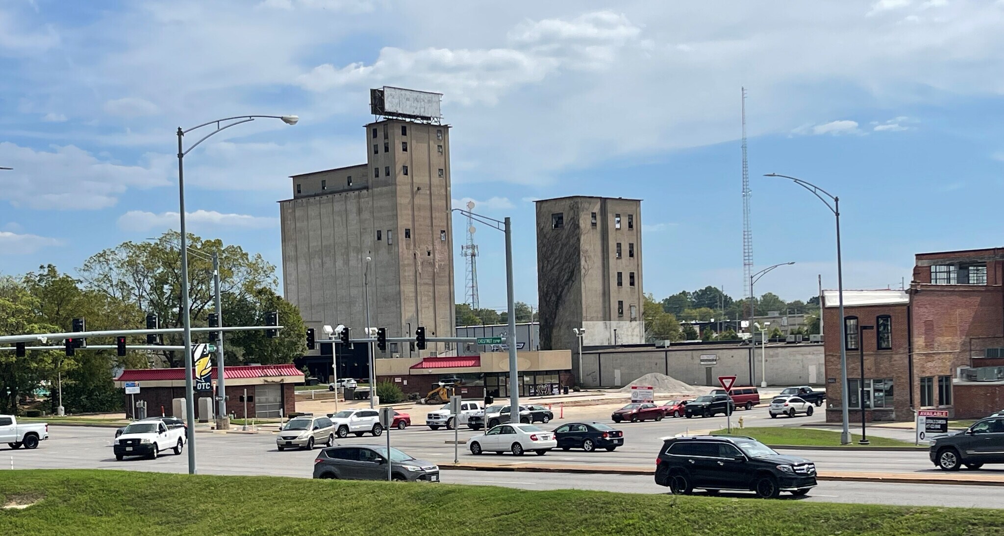 620 N National Ave, Springfield, MO à vendre Photo du bâtiment- Image 1 de 2