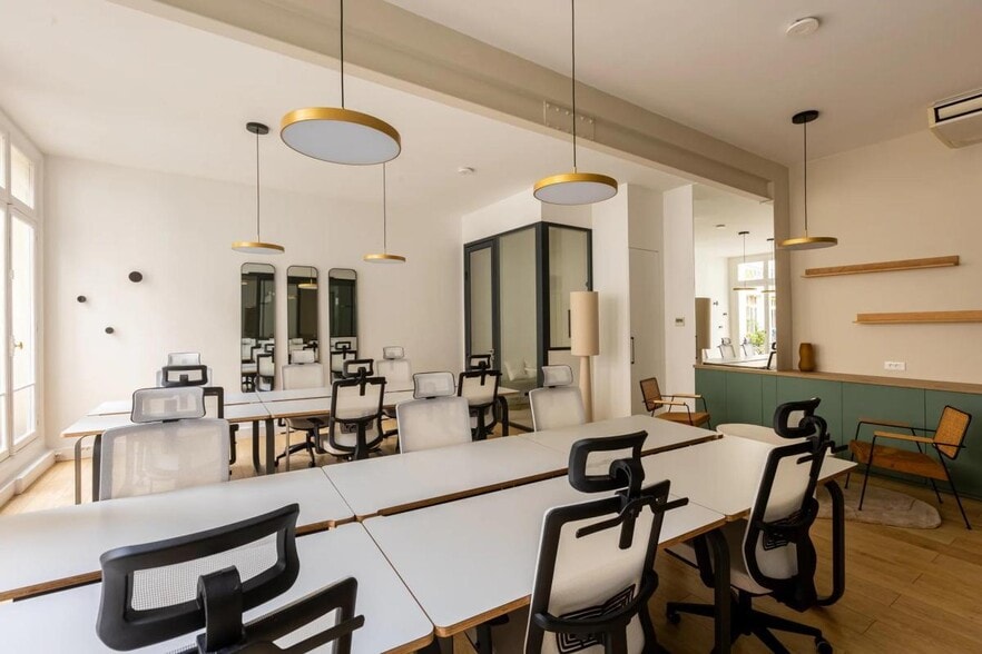 76 Avenue Des Champs Elysées, Paris for lease - Interior Photo - Image 2 of 10